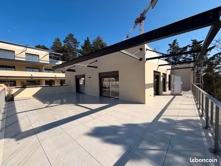t4 attique de 104 m² avec 107 m² de terrasse