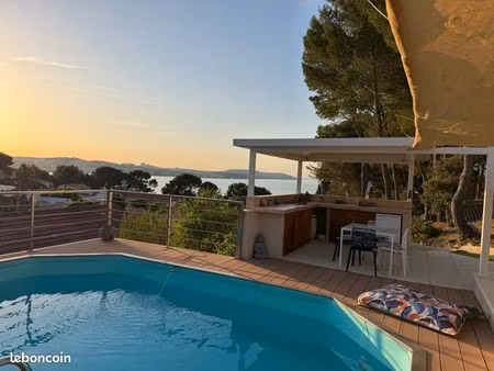 maison individuelle de plain-pied avec piscine – vue étang – quartier recherché