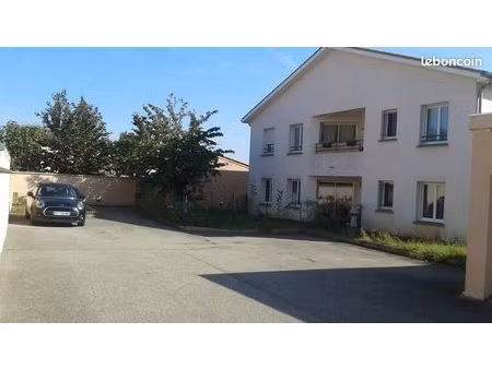 beau t2 de 42m² + loggia + cave + parking + jardin