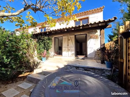 beau t 4 en duplex avec terrasse et jardin dans petite copro à 900 mètres des plages