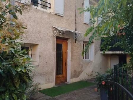 maison de ville avec terrasse et 2 chambres