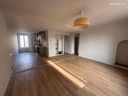 à louer – bel appartement t4 refait à neuf – plein centre de chazay-d’azergues