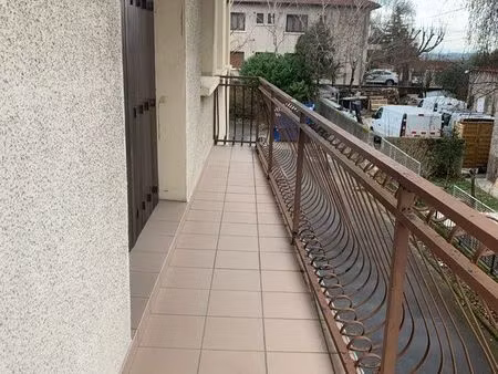 location t5 à vénissieux
