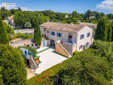 propriété 5 pièces 234 m²