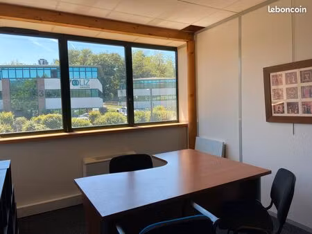 bureau privatif de 12 m² à louer à lissieu  dans un environnement tertiaire calme et profe