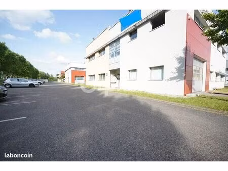 bureau 97 m²
