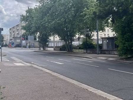 ? cession de droit au bail – local commercial 55 m² à bron – loyer 480 /mois