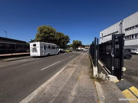 local industriel 300 m²