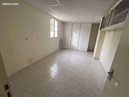 box de stockage ou local commercial ou bureau