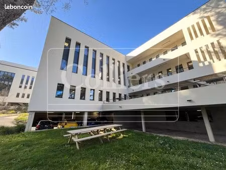 bureaux 318 m²