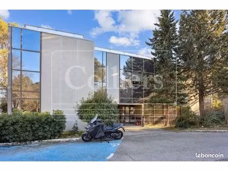 bureaux 554 m²