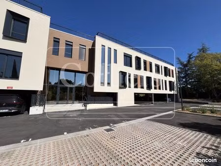 bureaux 369 m²