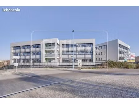 bureau 303 m²
