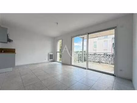 vente appartement 2 pièces à la roche-sur-yon le bourg sous la roche (85000) : à vendre 2 