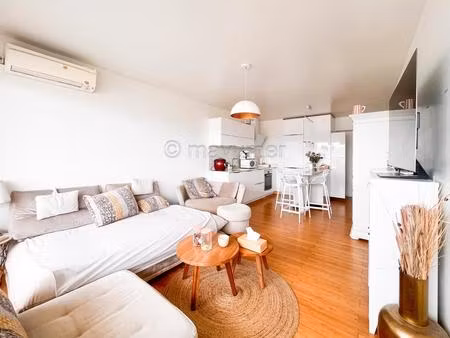 appartement t2 grand pavois avec balcon et piscine carré d'or 13008 marseille