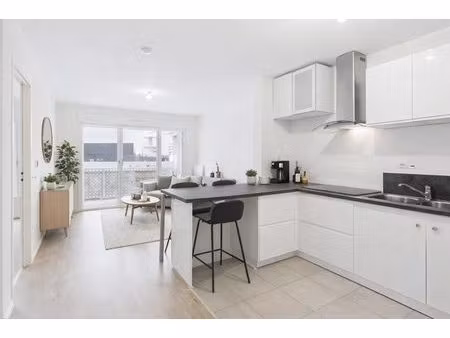 appartement 2p de 43 m² - balcon - cave et deux parking