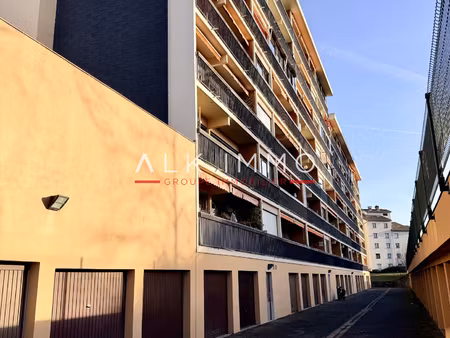 grand garage de 20 m2 proche douane et tramway à ambilly
