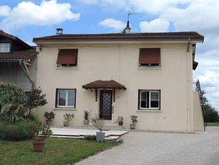 dpt ain (01)  à vendre bourg en bresse  quartier grand challes  maison de 148 m² sur 2 niv