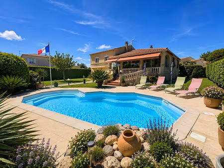 maison fabregues 180 m2 avec grande piscine et jardin de 800m2 et grand garage