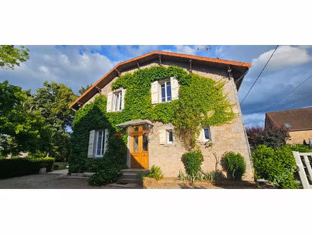 propriété de charme en pierre  193 m² habitables avec dépendances et terrain arboré