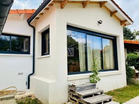 rare sur le secteur! maison de plain pied avec grand parc arore au coeur de l'isle d'espag