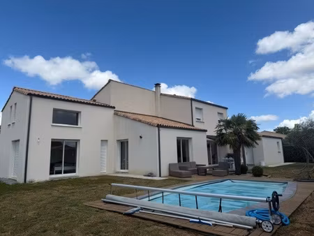 très jolie maison contemporaine 4 chambres et piscine