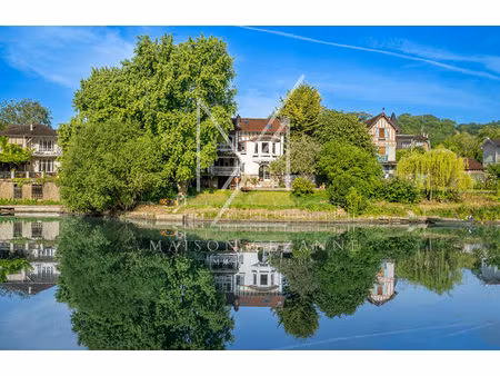 majestueuse maison familiale en bord de seine