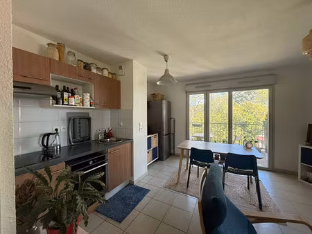 appartement t3 balcon et parking sous sol