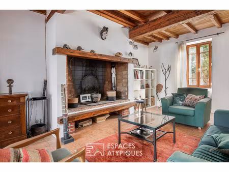 maison de caractère atypique avec terrasse et jardin