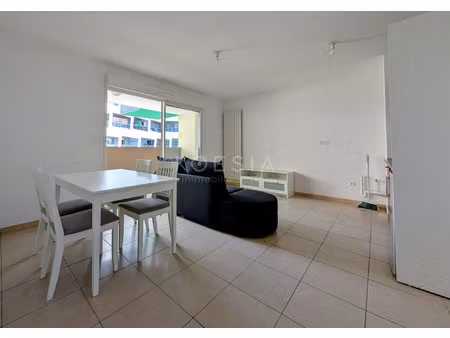 t2 meublé + terrasse + garage fermé - port marianne-lironde