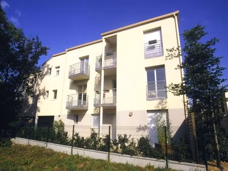 appartement t3 reze - 63.12 m2 765 euros