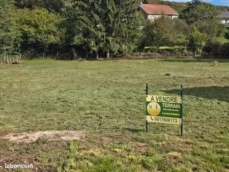 vend terrain constructible avec ancienne ferme et garage sur 3830 m2