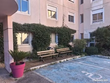 commerce 46 m²