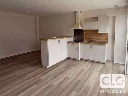 location appartement 2 pièces à plobannalec-lesconil (29740) : à louer 2 pièces / 44m² plo