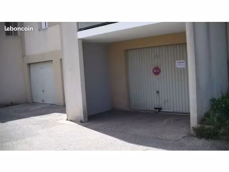 grand garage 25m² à la ciotat