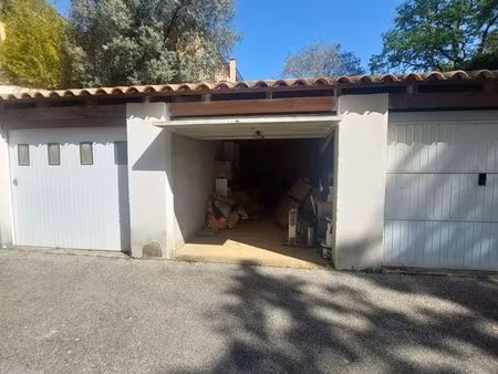 loue garage à l'année de 15 m2