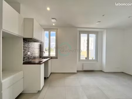 studio 1 pièce 24 m²