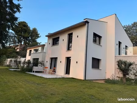 location t2 neuf 42 m2 meublé dans propriété à 2000 m du centre historique d’aix en proven