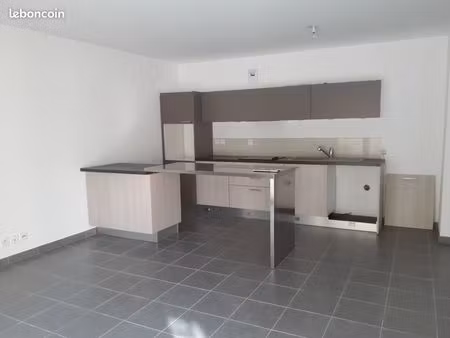 t3 centre-ville d’istres - 67m - grande terrasse 48m² + balcon 10m²