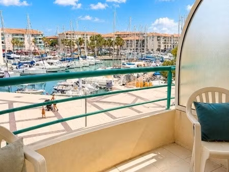 port-fréjus – appartement 2 pièces avec balcon  vue sur le port  résidence avec piscine