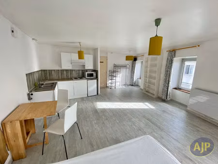 studio plein centre montaigu