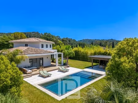 villa contemporaine de standing dans un environnement résidentiel préservé