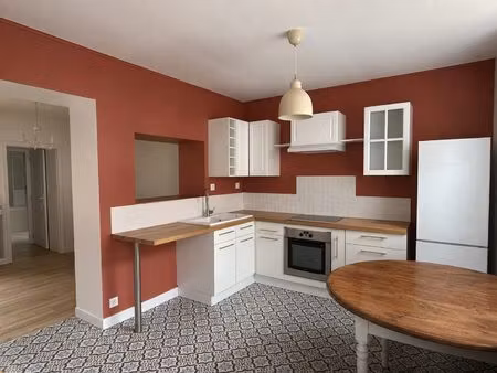 belle maison rénovée meublée – à louer – entre chu et ce