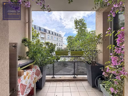 lyon 7? ? t4 de 91 m² avec 2 balcons  vue dégagée  parking et cave