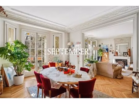 paris 7e - suffren - haussmannien - 3 chambres - balcon - lumine