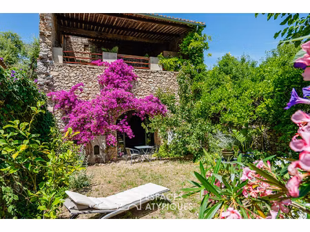 vigneronne de caractère avec terrasse panoramique et jardin intimiste proche des plages