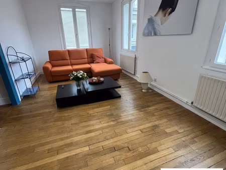 appartement f4 triplex au coeur du centre ville de sully sur lo