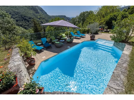 vente propriété 7 pièces 190 m2 à bénonces