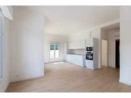 nice bas cimiez  élégant 4 pièces rénové et climatisé avec terrasse  jardin  cave et...