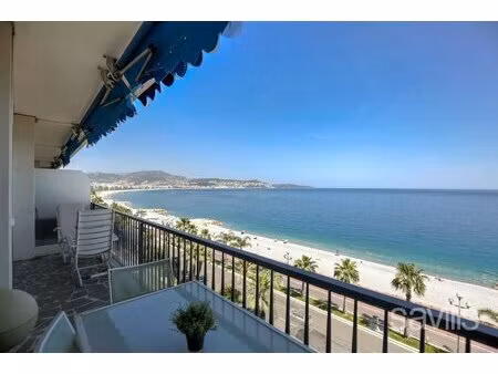 avant-dernier étage avec terrasse face à la mer